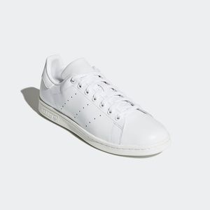 All White Stan Smiths Size 5.5 (Women’s 7)